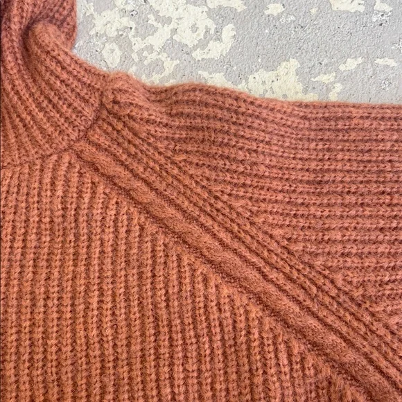 Like new Bluivy Hooded brown Sweater - Picture 13 of 13